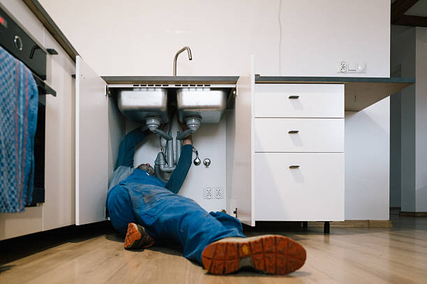 Professional Leak Detection technician working in Elizabethtown, IL